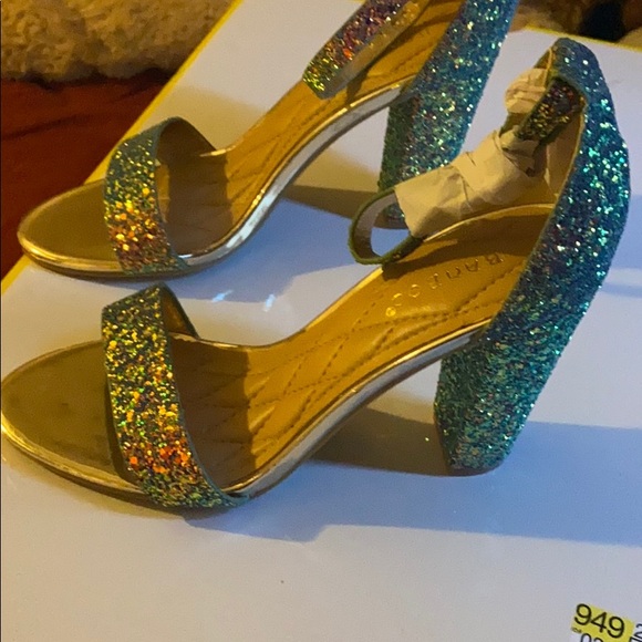 heels new - Picture 2 of 2